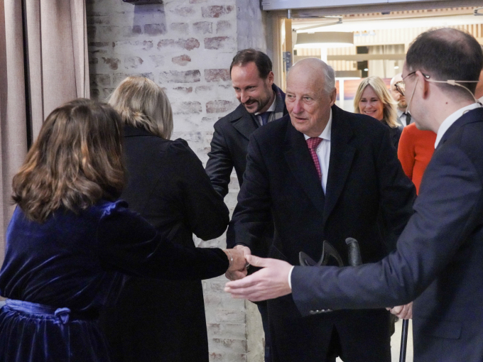 I Pressens hus møtte Kongen og Kronprinsen representantar frå norske medieorganisasjonar og foreiningar. Foto: Ole Berg-Rusten / NTB